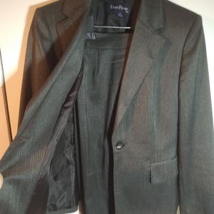 Evan Picone shimmery black pantsuit size 10